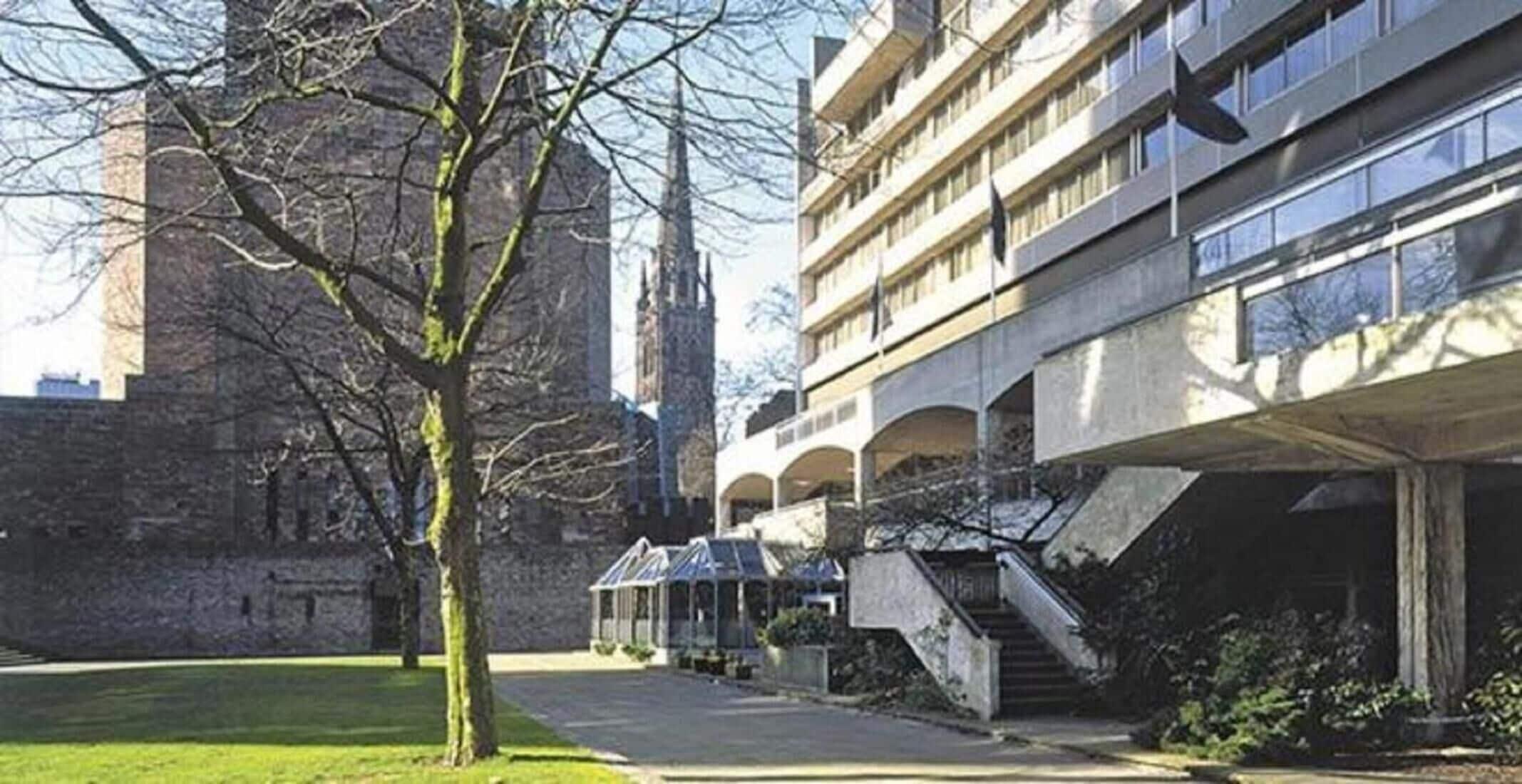 Where to Stay Near Lady Godiva Statue: 5 Family Hotels Compared