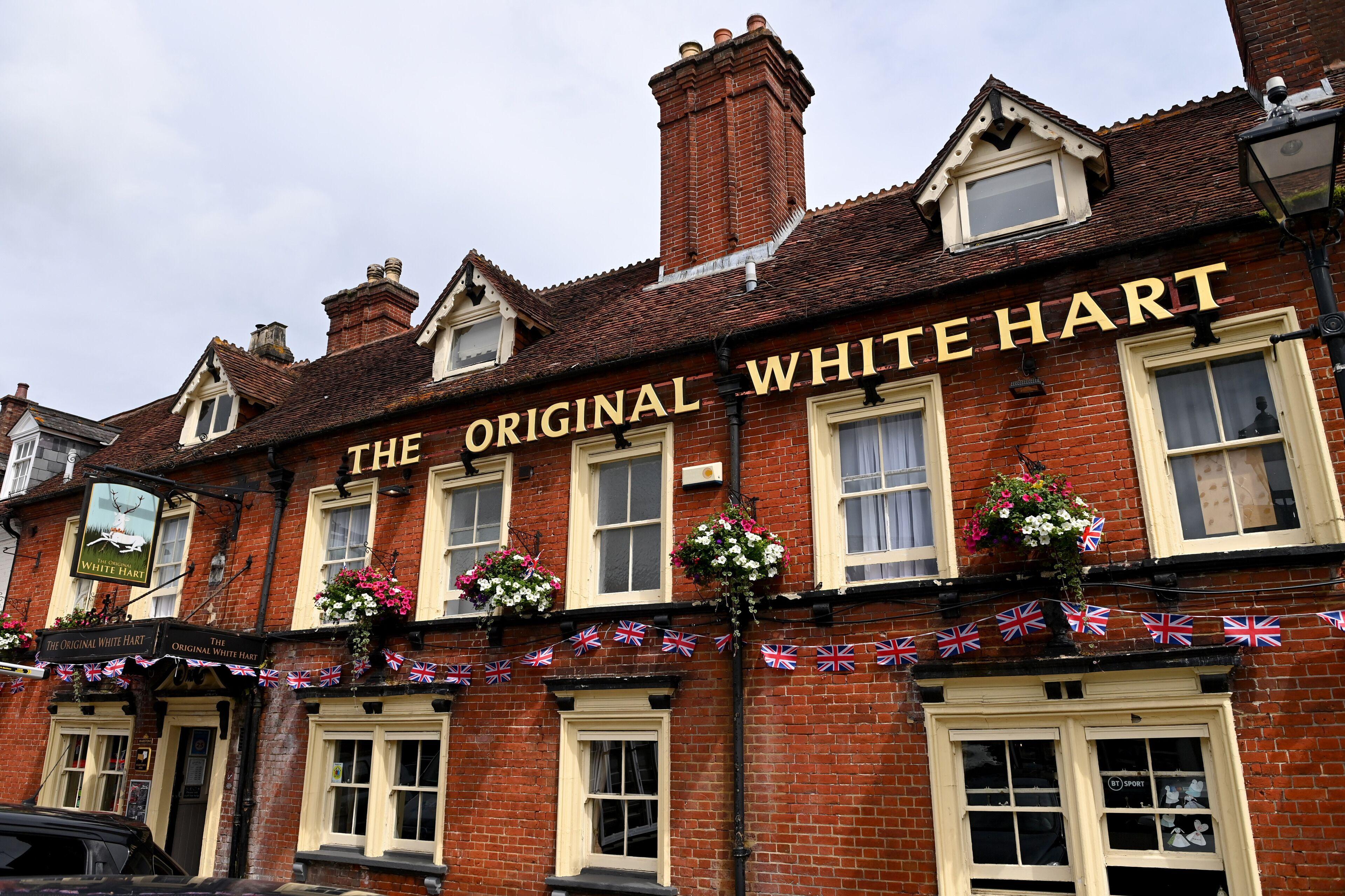 Staying Near Moors Valley Railway: 5 Central Hotels Compared