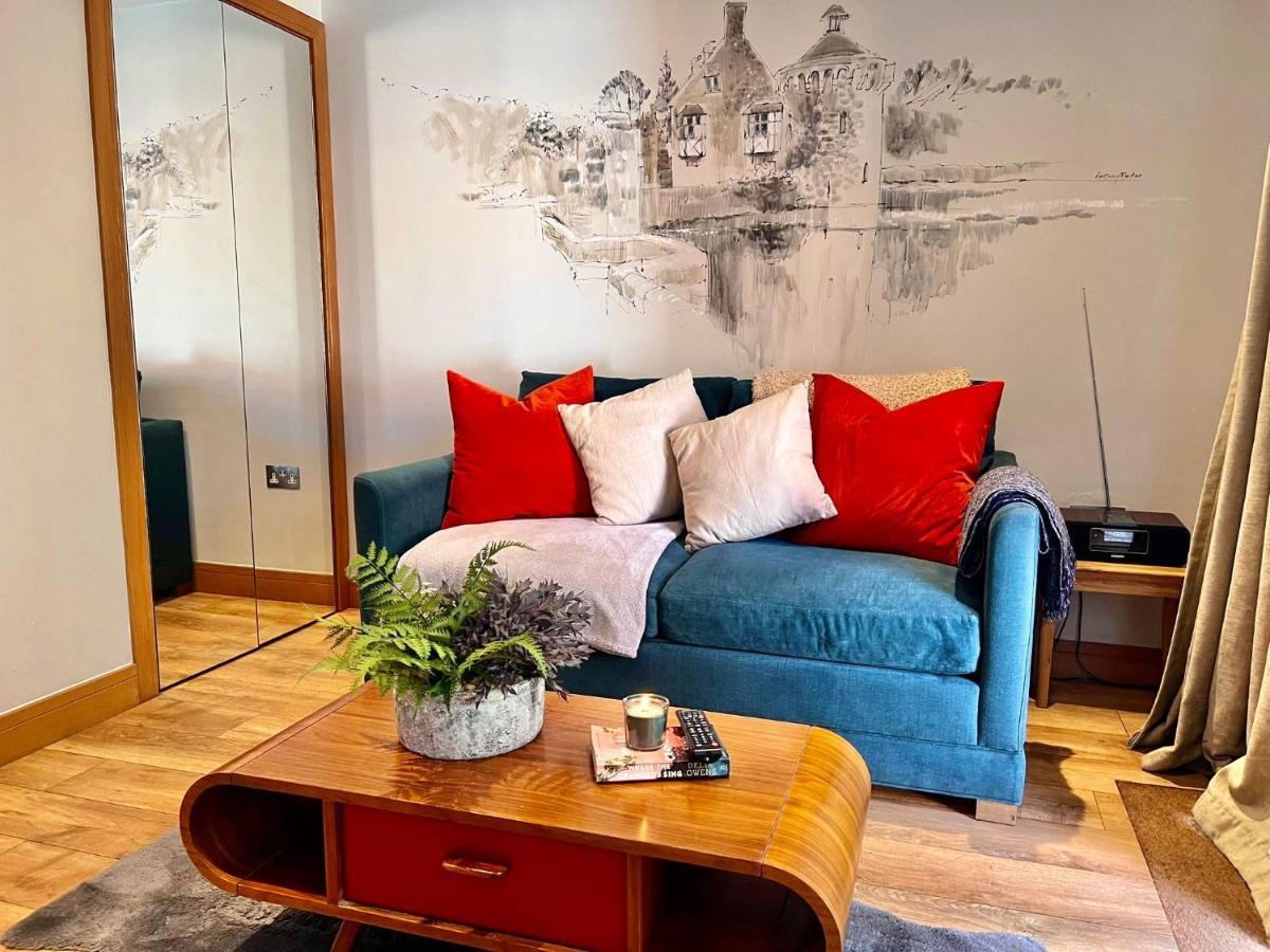 Staying Near Fairfax Gallery: 5 Family Hotels Compared