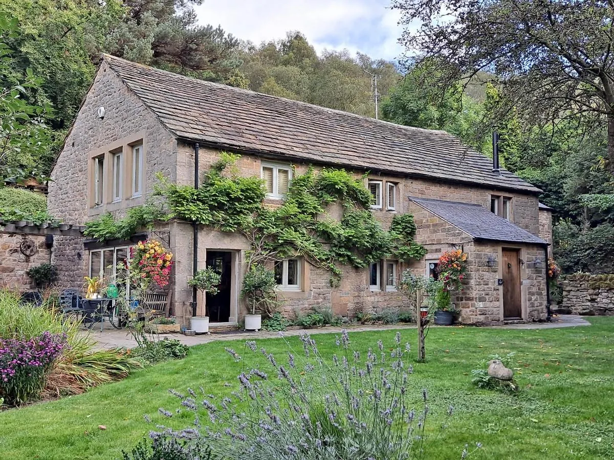Where to Stay Near Longshaw Estate: 4 Best B&Bs