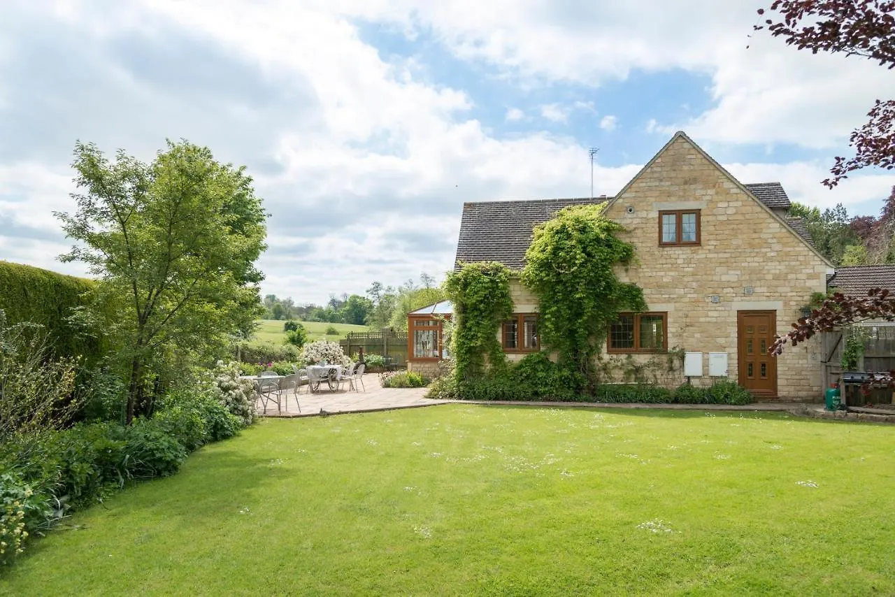 9 Top-Rated Villa Hotels In The Cotswolds To Book Now