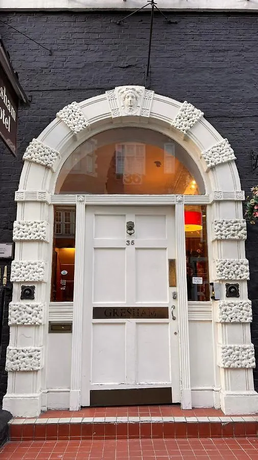 15 Central West End Hotels That Fit Every London Budget